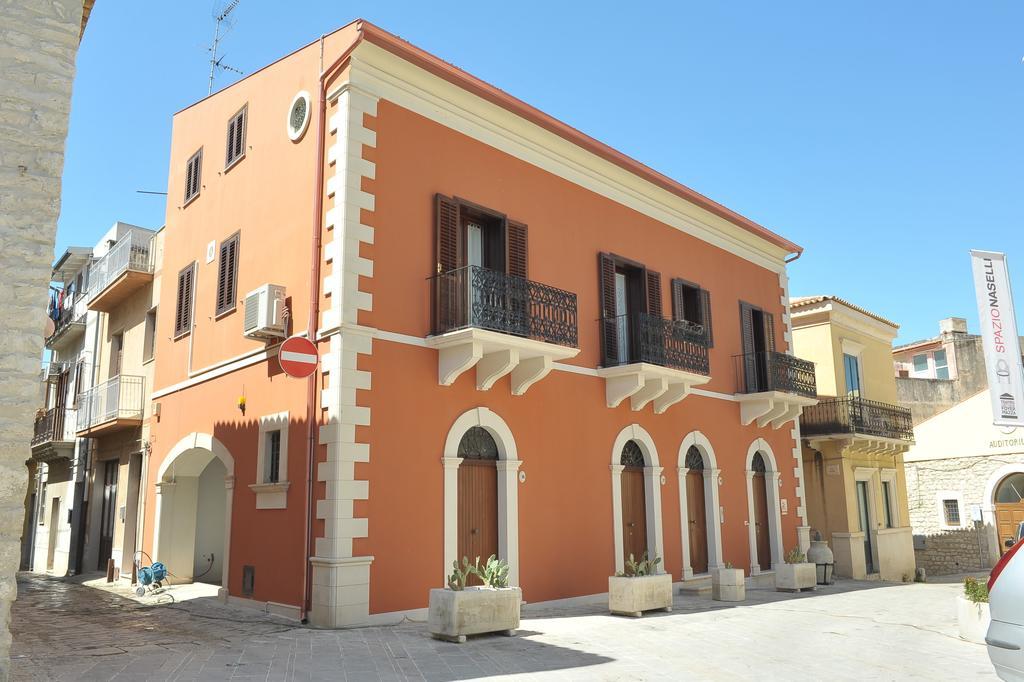 B&B Al Teatro Комизо Стая снимка