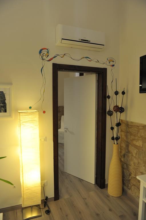 B&B Al Teatro Комизо Екстериор снимка